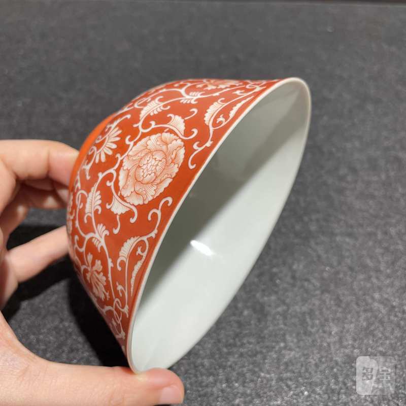 清道光 珊瑚红留白缠枝花卉纹碗 - 图8